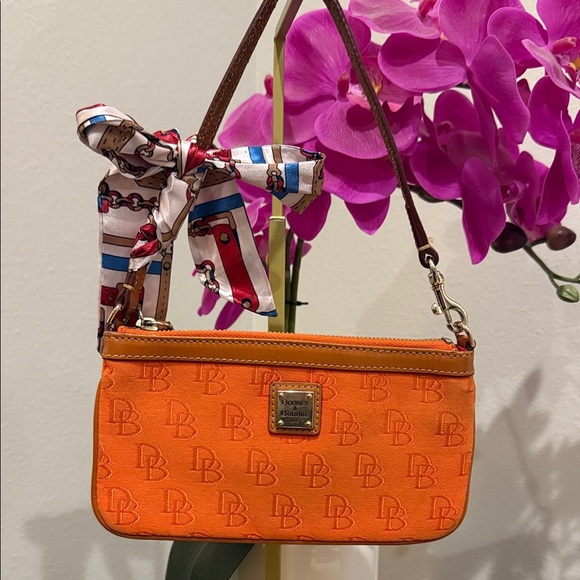 Dooney & Bourke Vibrant Orange Wristlet wallet bag designer purse vintage scarf - Picture 9 of 9